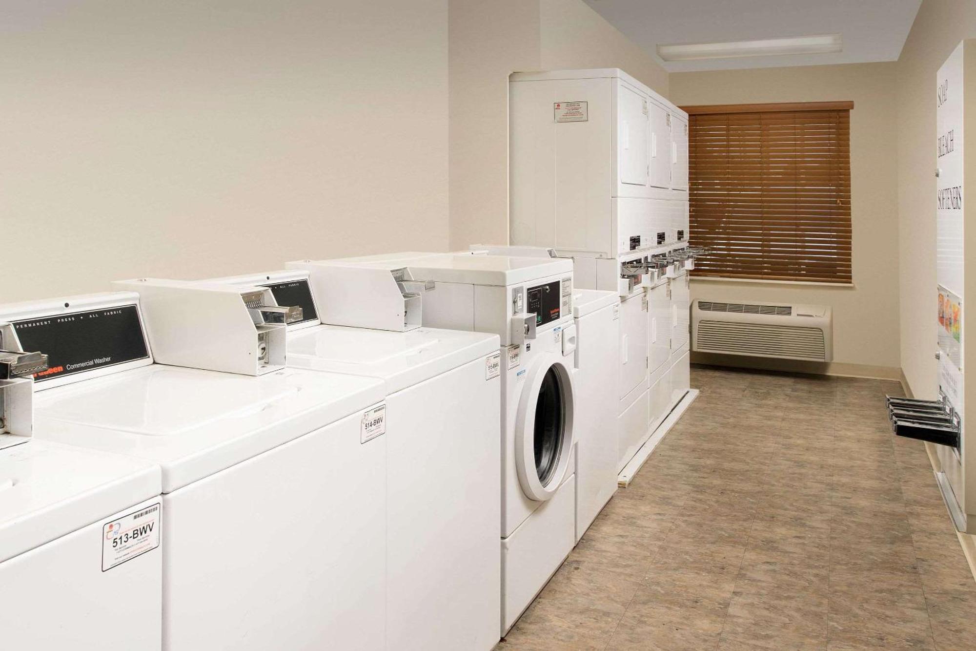 Woodspring Suites Champaign Near University エクステリア 写真