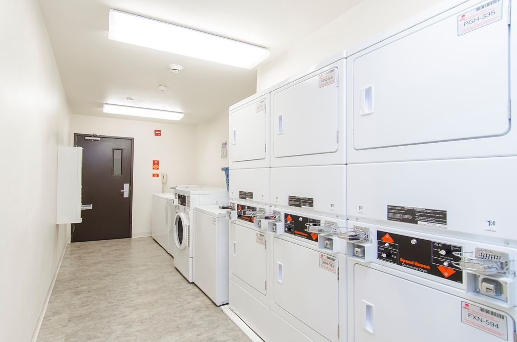 Woodspring Suites Champaign Near University 設備 写真