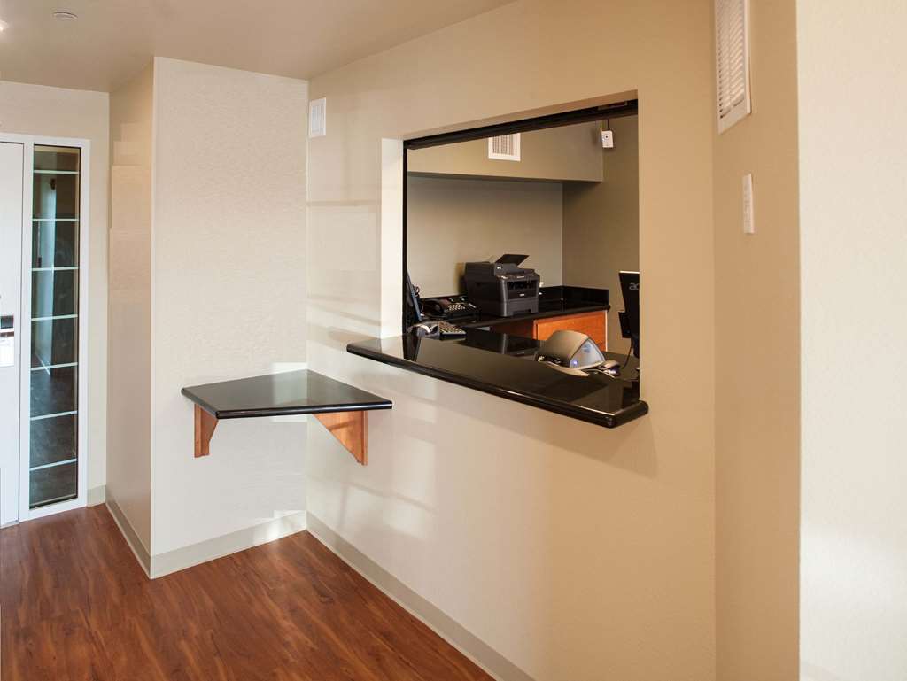 Woodspring Suites Champaign Near University インテリア 写真