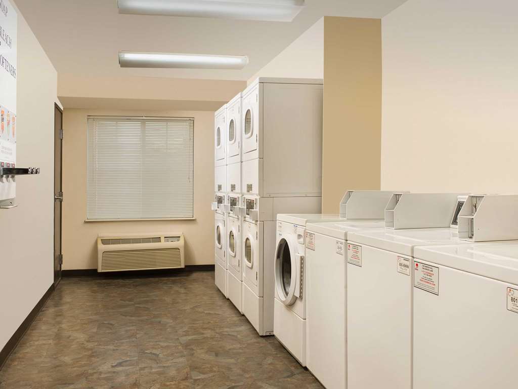 Woodspring Suites Champaign Near University 設備 写真