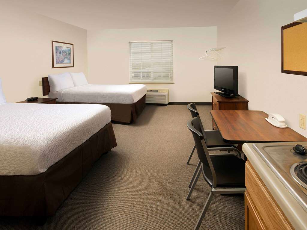 Woodspring Suites Champaign Near University 部屋 写真